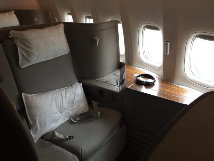 cathay pacific first class boeing 777 330er sitz 4