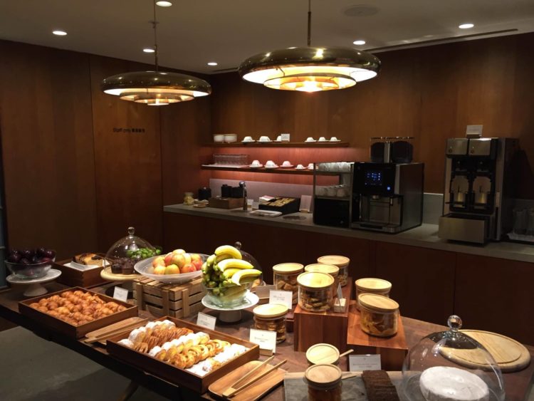 cathay pacific first class lounge the pier hongkong 10