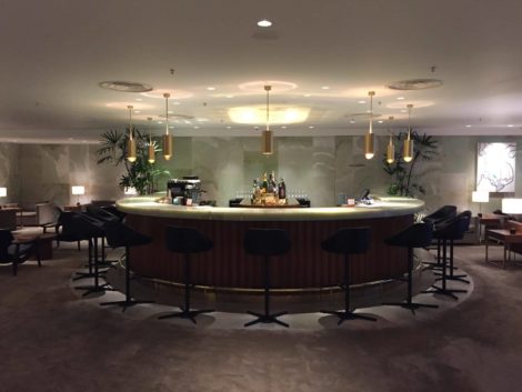 cathay pacific first class lounge the pier hongkong bar 1