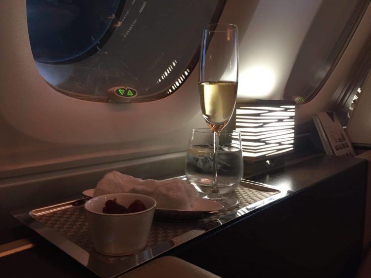 etihad first class apartment champagner