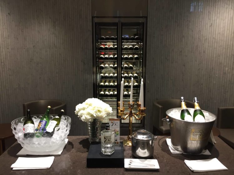 japan airlines first class lounge tokio haneda champagnerraum 1