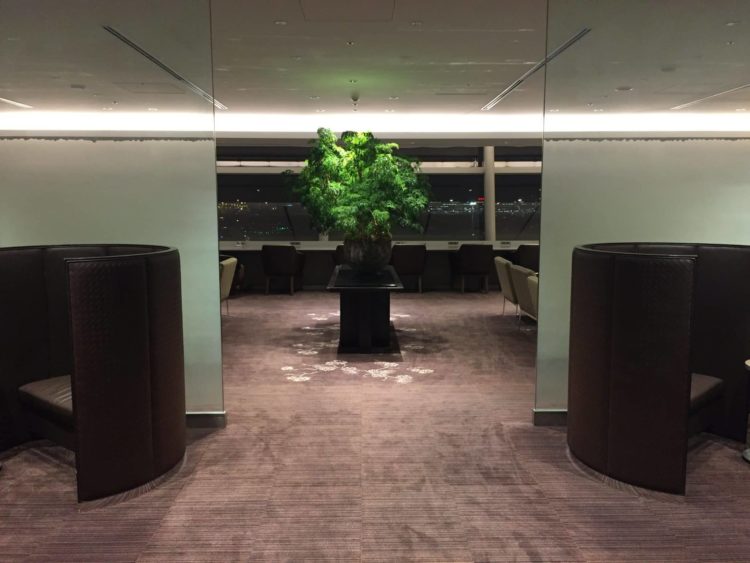 japan airlines first class lounge tokio haneda sitzgelegenheit 1