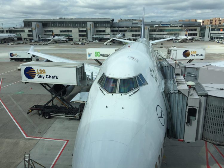 lufthansa boeing 747 frankfurt