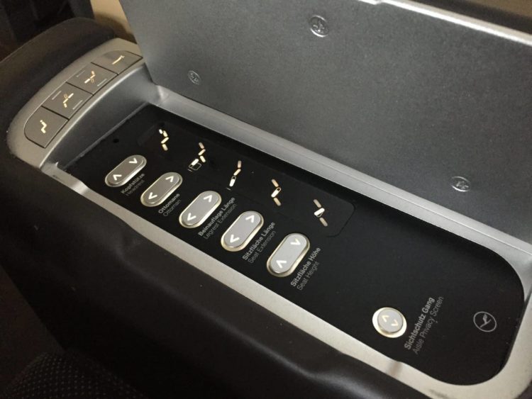 lufthansa first class boeing 747 8 bedienelemente 2