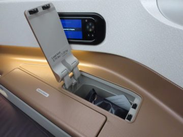 singapore airlines business class a350 stauraum 1