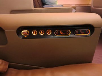 singapore airlines business class a380 bedienelemente 2