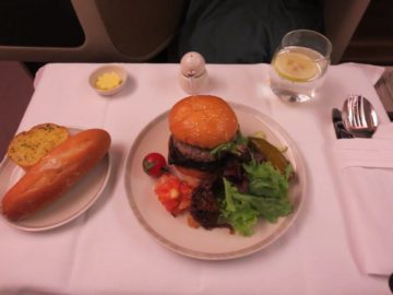 singapore airlines business class a380 essen hauptgang