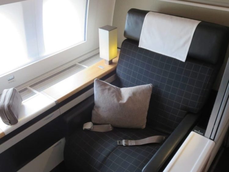 Swiss First Class Boeing 777 300er Sitz 1 1140x641