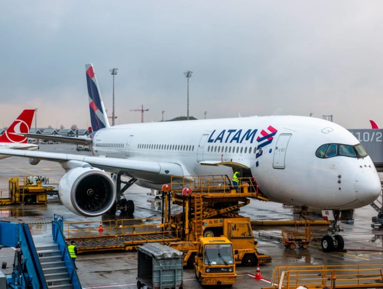 flugzeug latam airlines a350 900 xwb