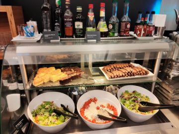 air lounge wien salate und kuchen
