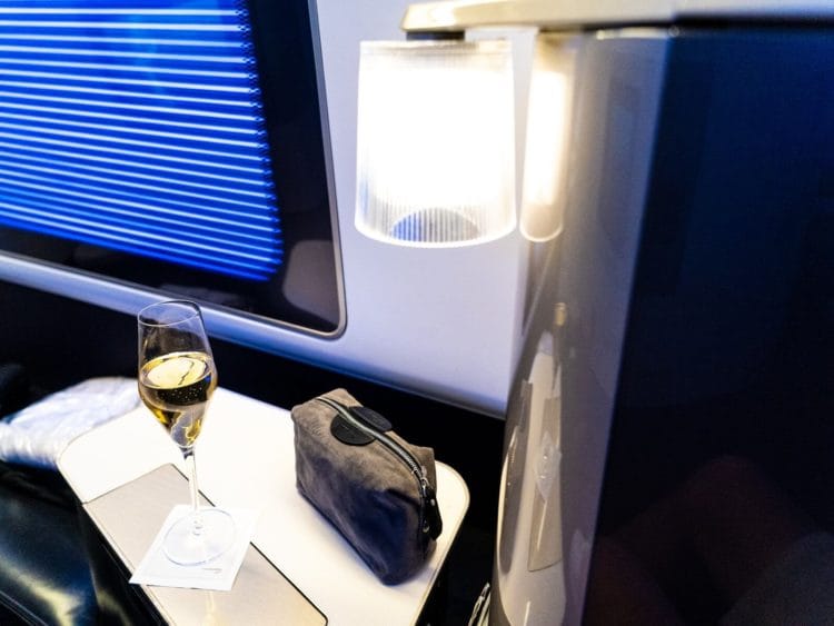 british airways first class boeing 777 amenity kit champagner