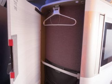 british airways first class boeing 777 staufach