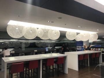 british airways lounge singapore tresen tische