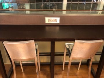 british airways lounge singapore usb anschluesse steckdosen