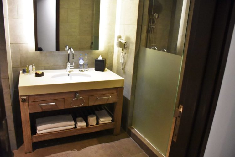 Hilton Garden Inn Bali Badezimmer