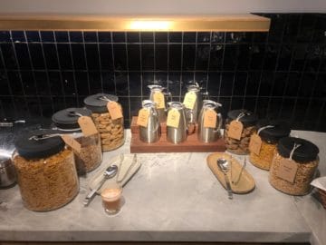 qantas business lounge brisbane muesli