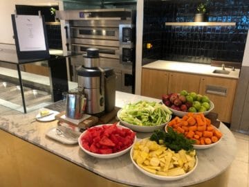 qantas business lounge brisbane smoothie maker