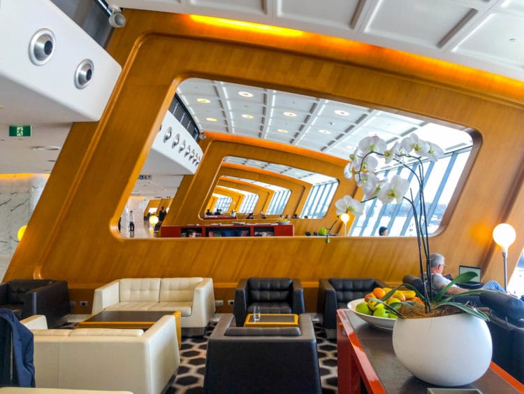 qantas first class lounge sydney blick die lounge hinunter