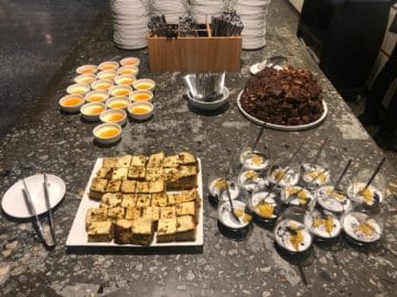 qantas lounge singapore cakes