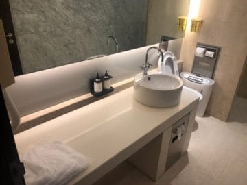 qantas lounge singapore duschkabine