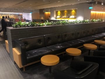 qantas lounge singapore kleine tische sofa