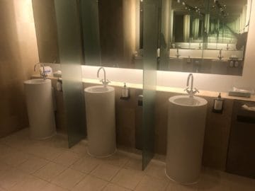 qantas lounge singapore waschbecken toilette