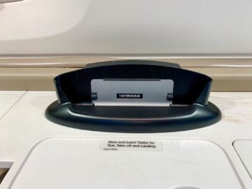 singapore airlines suites class 380 800 tablet halterung 1