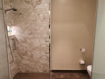 waldorf astoria berlin king junior suite bad3