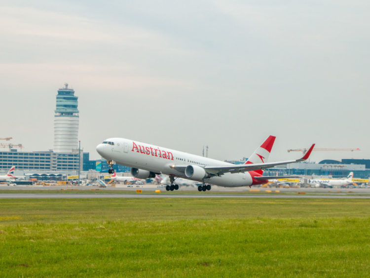 austrian 767 flughafen wien abflug copyright