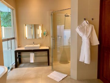 hilton seychelles labriz beach villa bad 2