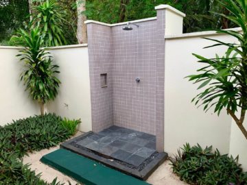 hilton seychelles labriz beach villa dusche aussen