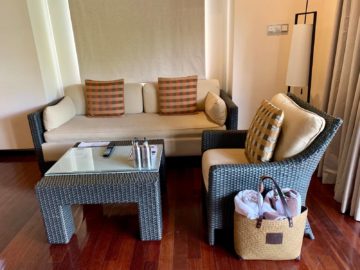 hilton seychelles labriz beach villa sitzecke