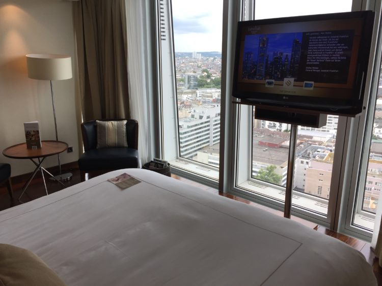 Jumeirah Frankfurt Bett 1