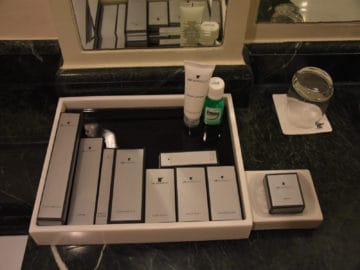 jw marriott surabaya bad amenities