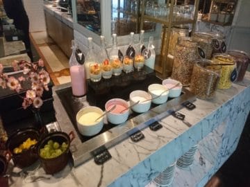 jw marriott surabaya fruehstueck muesli