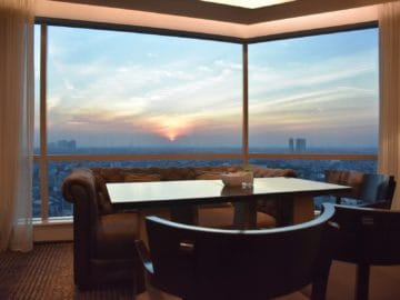 jw marriott surabaya lounge sunset
