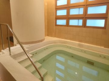 jw marriott surabaya whirlpool