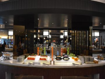 malaysia airlines golden lounge kuala lumpur satellit beginn des buffetbereichs