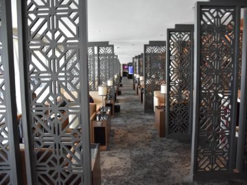 malaysia airlines golden lounge kuala lumpur satellit blick entlang der fensterreihe
