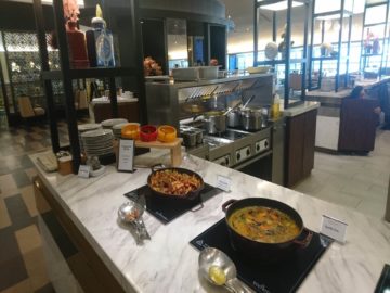 malaysia airlines golden lounge kuala lumpur satellit warme gerichte und suppen