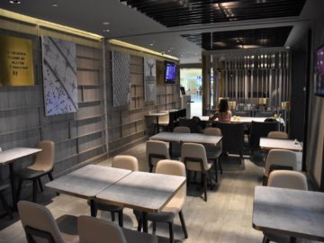 plaza premium lounge langkawi blick durch die lounge