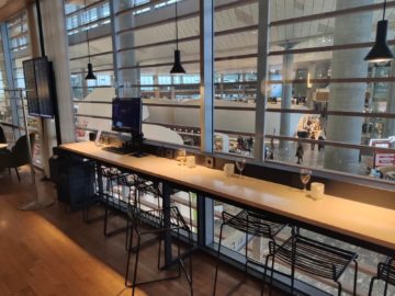 sas business lounge oslo arbeitsbereich fenster