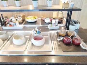 sas business lounge oslo joghurt marmeladen