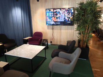 sas business lounge oslo sitzbereich fernseher