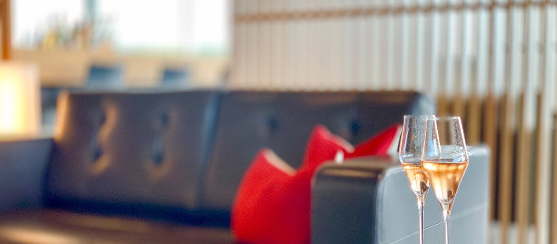 slider swiss first class lounge zuerich champagner