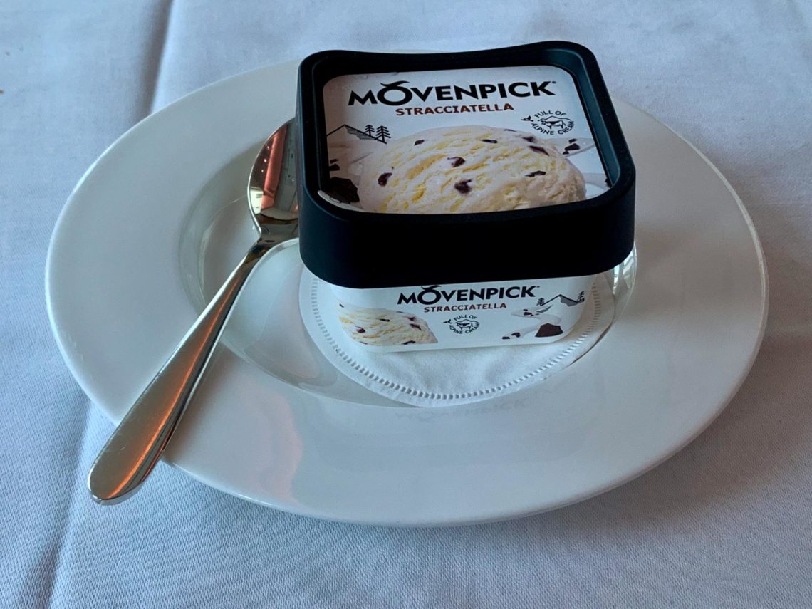 Swiss A340 First Class Dessert - Mövenpick Stracciatella Eis