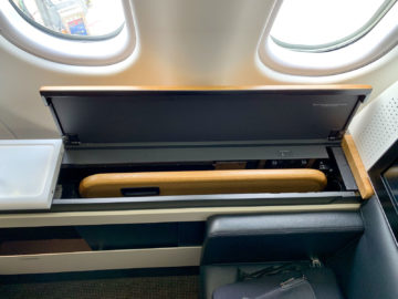 swiss first class a340 300 tisch 1 e1573845636244