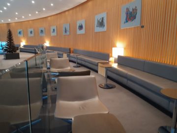 Air Canada Maple Leaf Lounge London Podest Sitzbaenke
