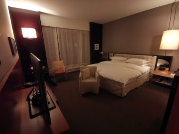grand hyatt berlin king bett zimmer mit stadtblick schlafzimmer1