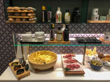 Lufthansa Senator Cafe Muenchen Fruehstuecksbuffet